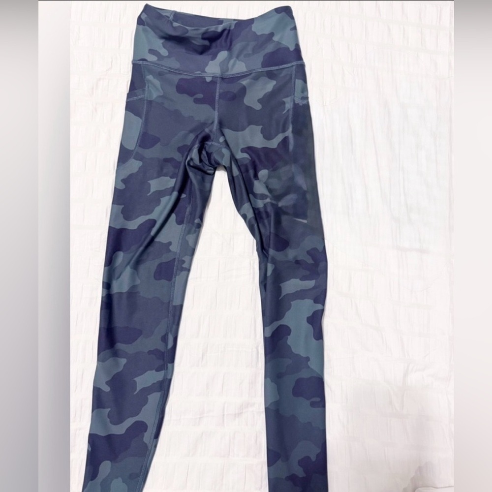 NWOT Old Navy Camo Leggings Size XS Workout Tights Green Powersoft High Rise